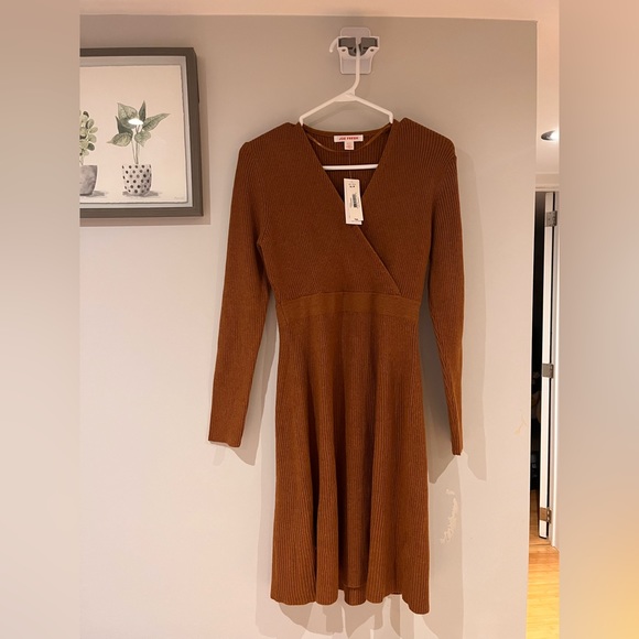 TAGS STILL ON Joe Fresh wrap dress - Picture 3 of 3